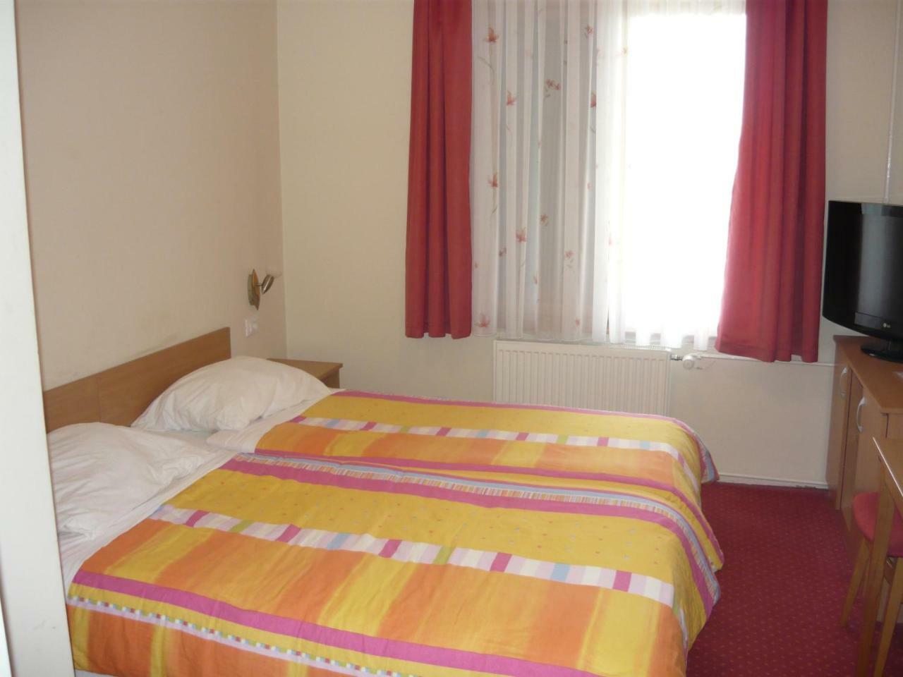 Polzevo Hotel Visnja Gora Buitenkant foto